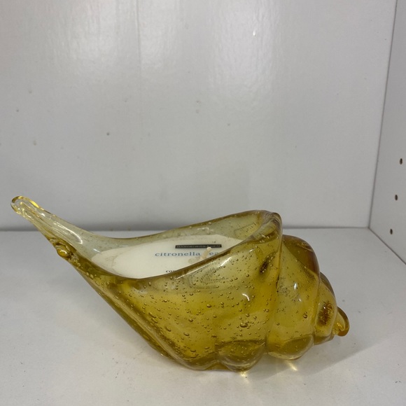 Gardeners Eden Candle in yellow Glass Seashell - Picture 2 of 5